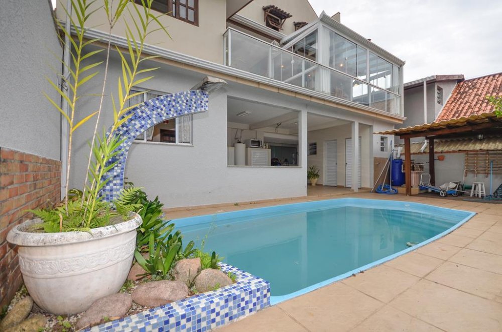 Casa Triplex - Venda - Pinheirinho - Curitiba - PR