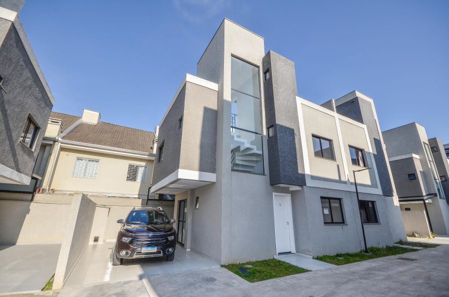 Sobrado em Condomnio - Aluguel - Uberaba - Curitiba - PR